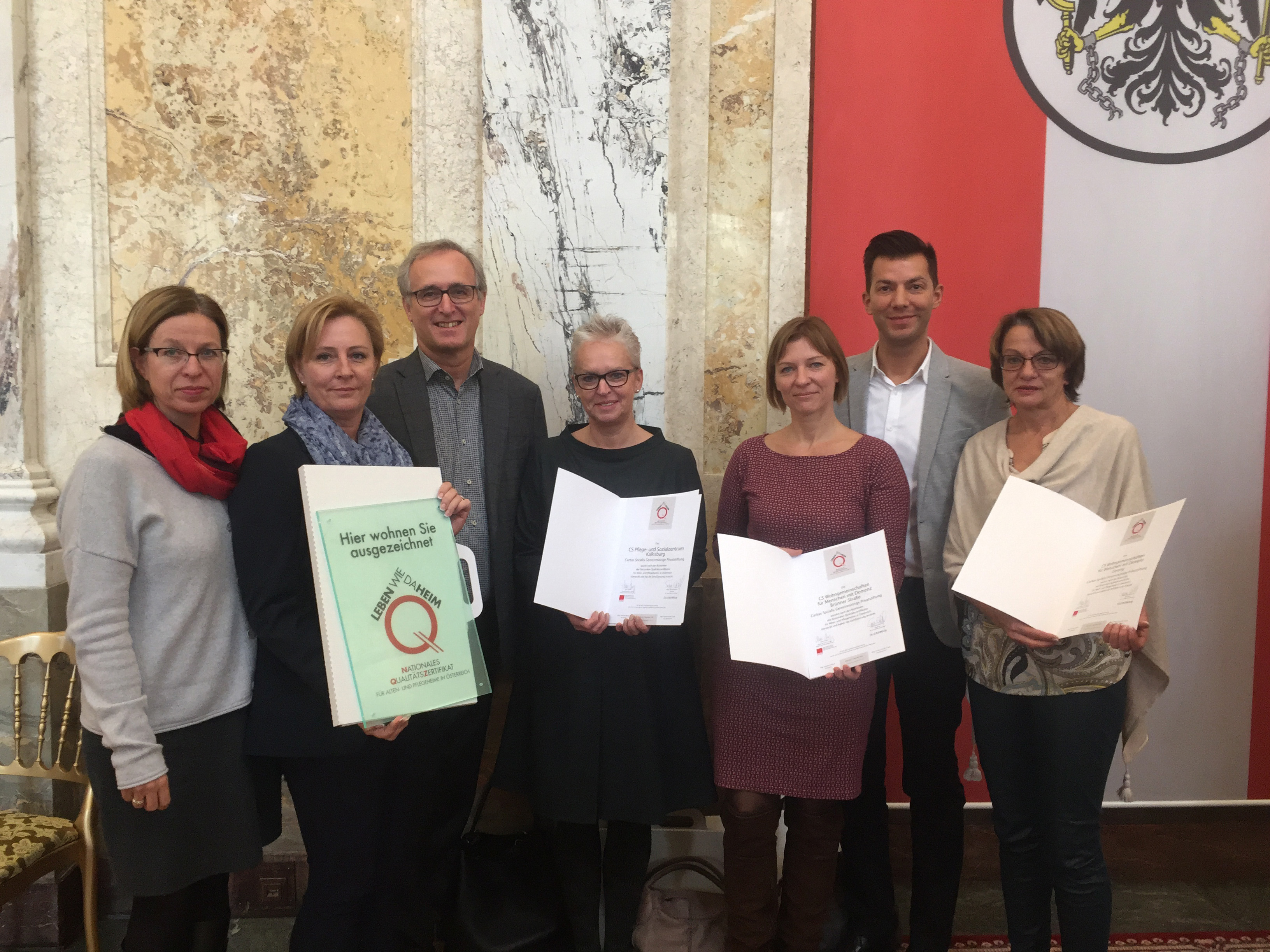 Das Team der CS Caritas Socialis freut sich über die Auszeichnung mit dem Nationalen Qualitätszertifikat für Alten- und Pflegeheime in Österreich.