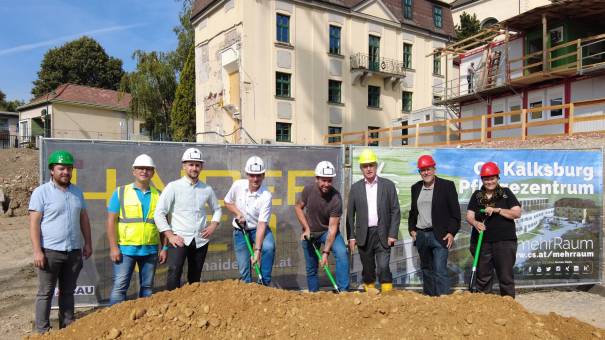 Sr. Susanne Krendelsberger CS, Bezirksrat Ing. Wolfgang Ermischer, Robert Oberndorfer & das Haider & CO-Team (vrnl) 